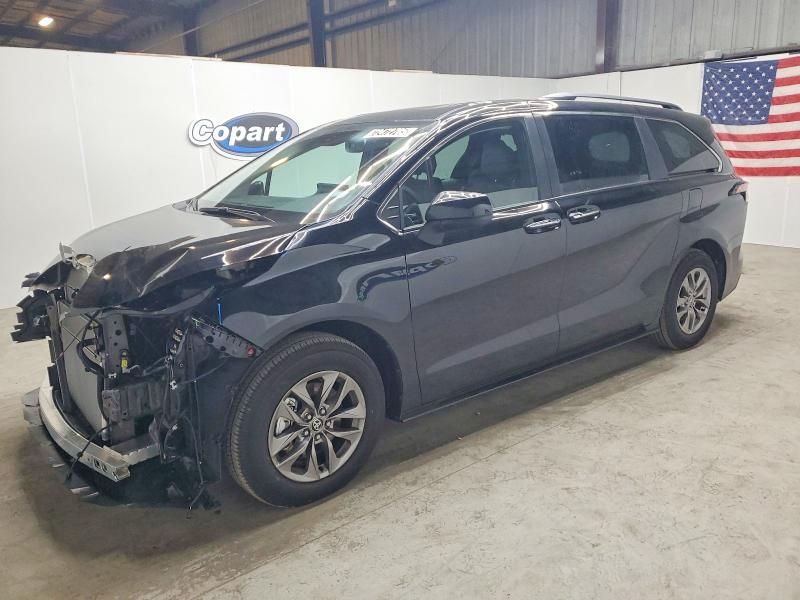 2026 Toyota Sienna xle