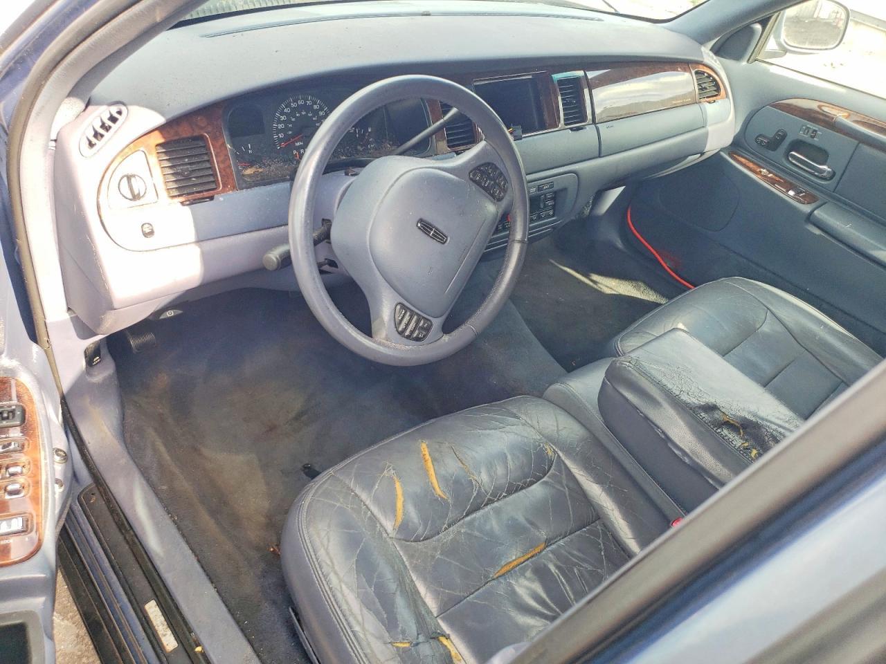 2000 Lincoln Town car Signature