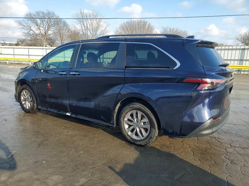 2023 Toyota Sienna xle