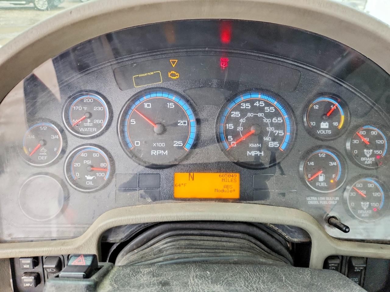 2016 International 8600 Semi Truck