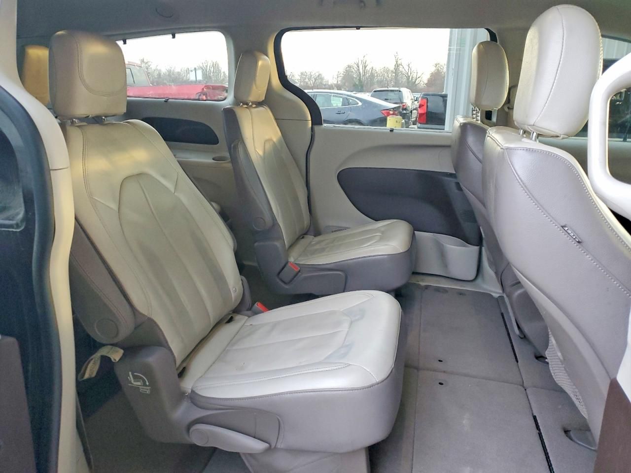 2017 Chrysler Pacifica Touring l