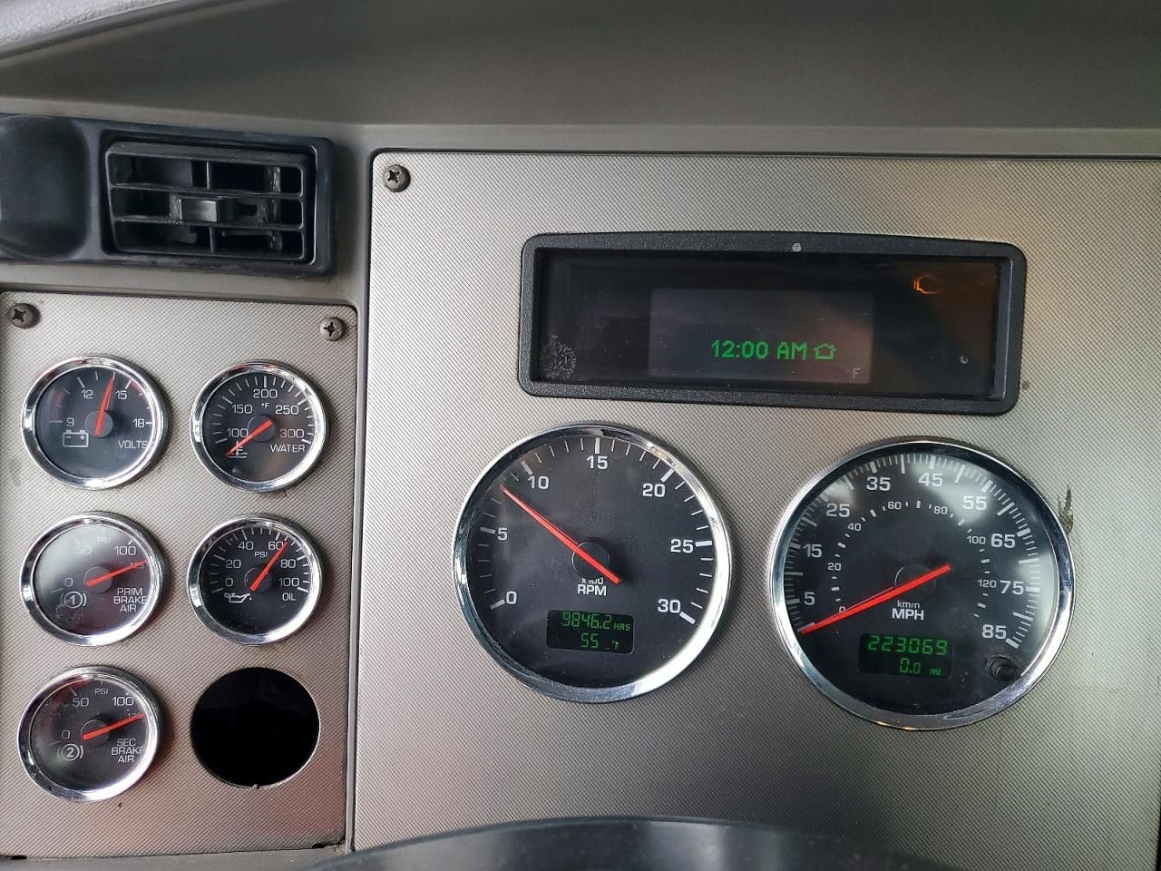 2017 Kenworth T370 Semi Truck