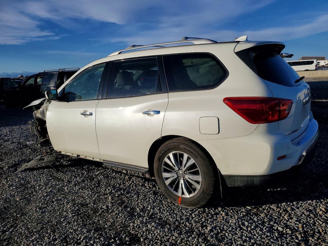 2020 Nissan Pathfinder sl