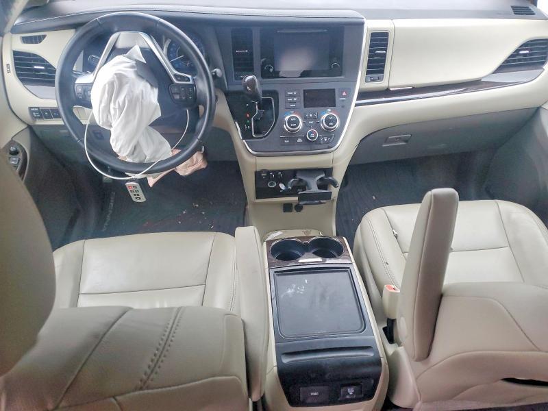 2015 Toyota Sienna xle Premium 8-passenger