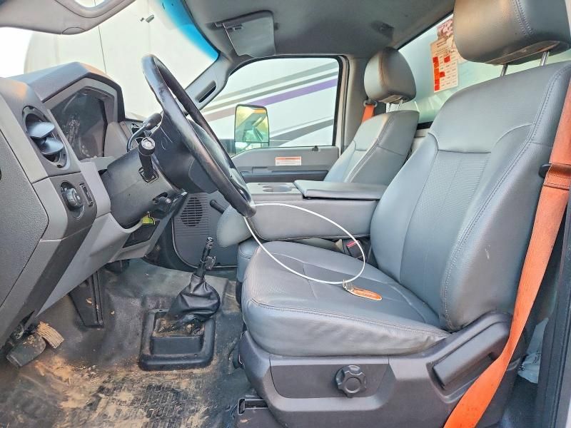 2015 Ford F750 BOX Truck