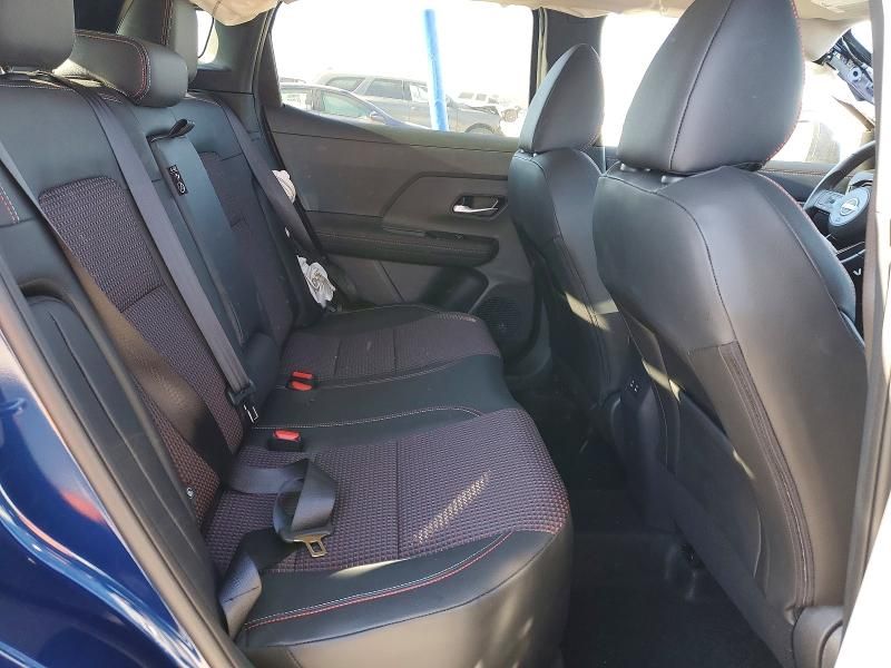 2025 Nissan Kicks sr