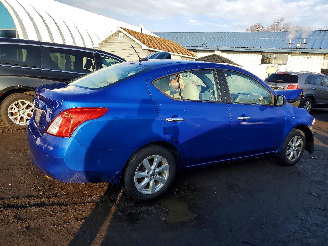 2012 Nissan Versa s