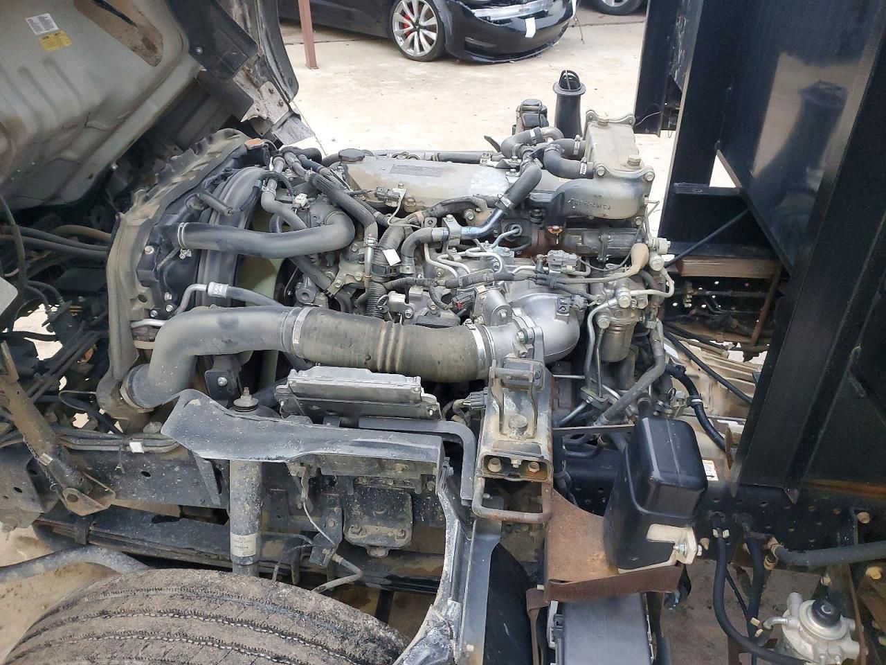 2015 Isuzu NRR Flatbed Truck