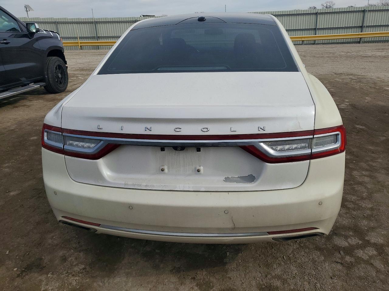 2017 Lincoln Continental Select