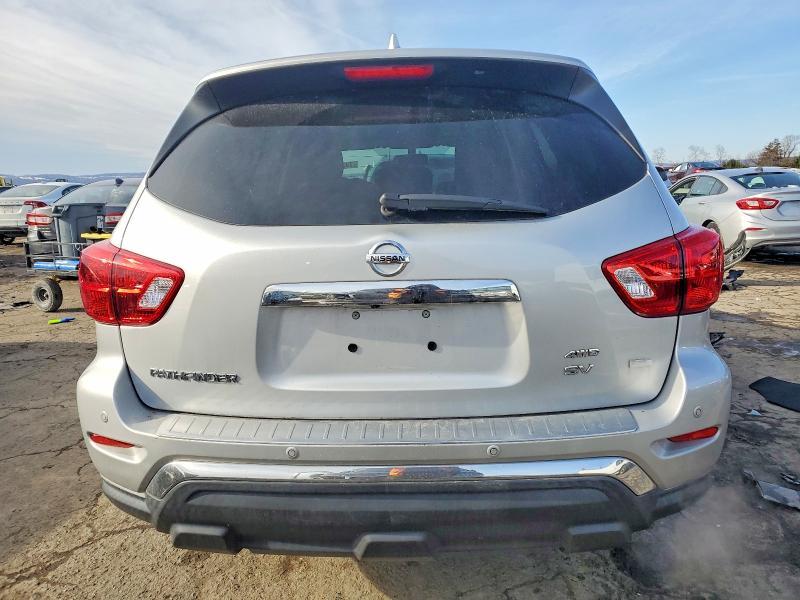 2020 Nissan Pathfinder sv