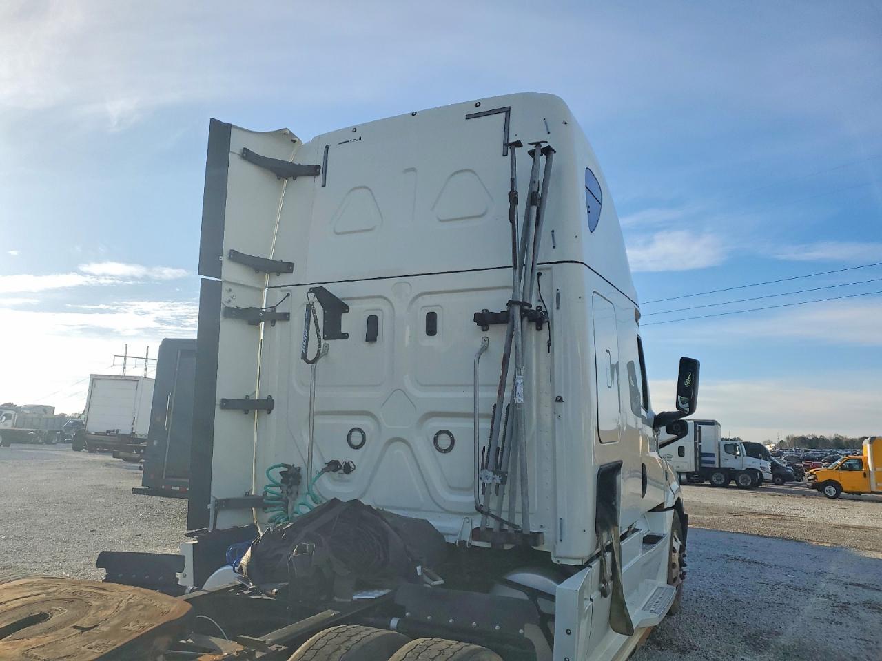 2019 Freightliner Cascadia 126 Semi Truck