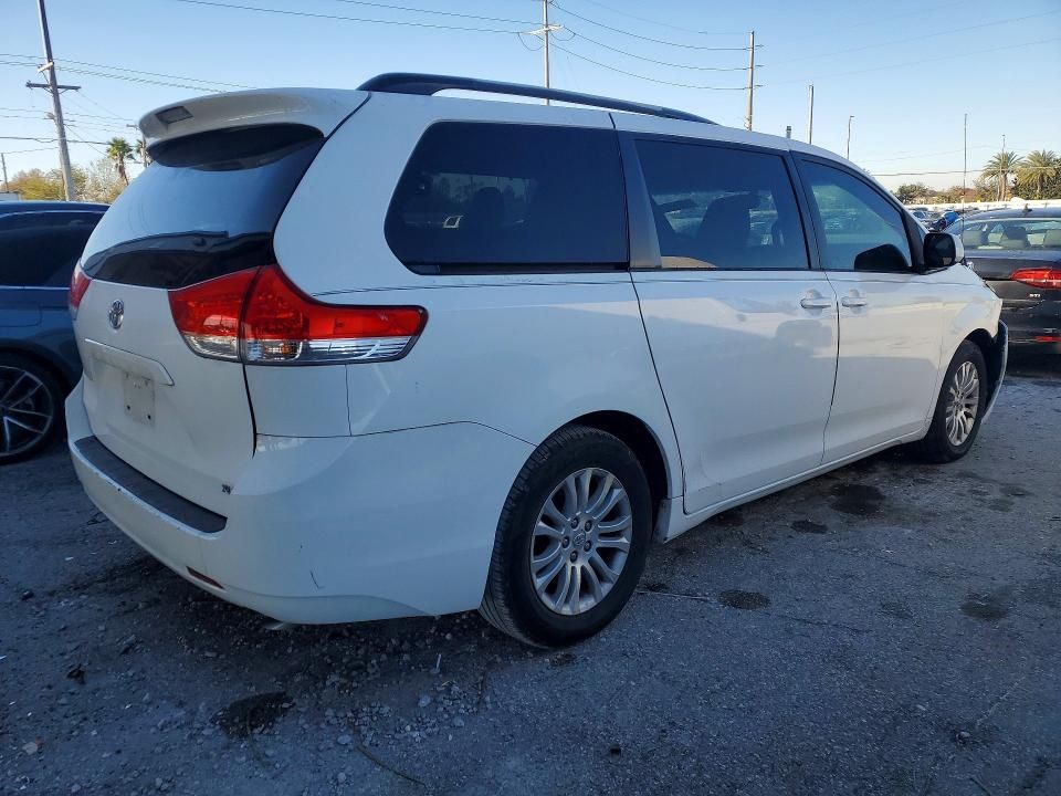 2011 Toyota Sienna xle