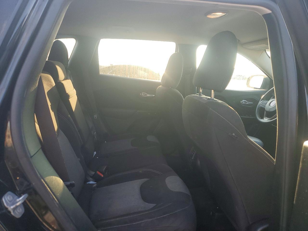 2016 Jeep Cherokee Sport