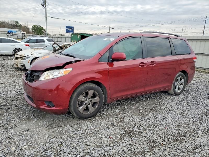 2012 Toyota Sienna le