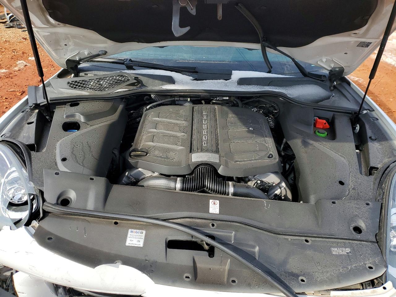2016 Porsche Cayenne s
