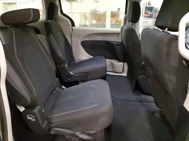 2024 Chrysler Voyager lx