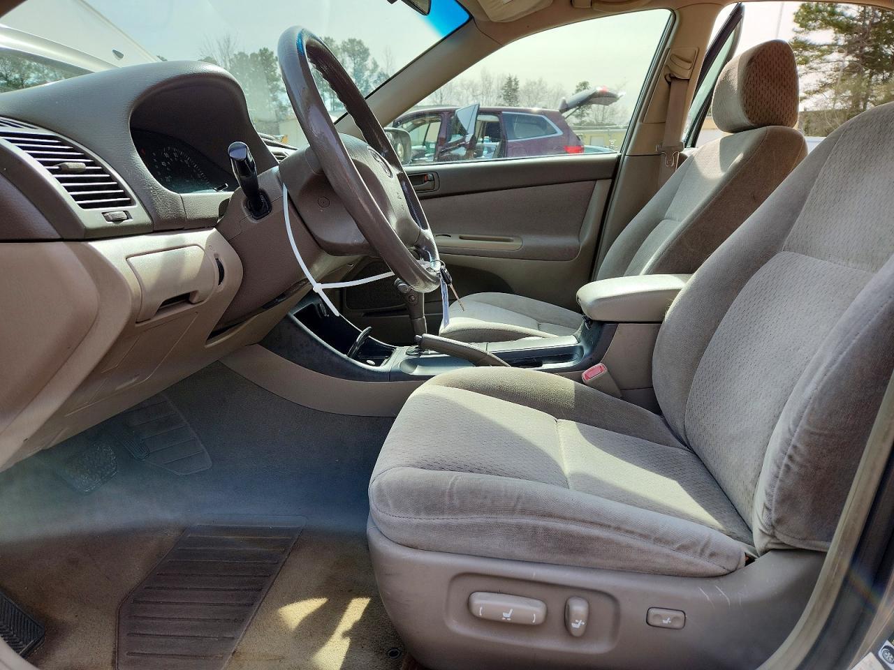 2004 Toyota Camry le