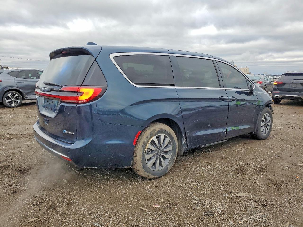 2022 Chrysler Pacifica Hybrid Touring l