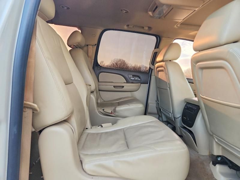 2010 Chevrolet Suburban C1500 ltz