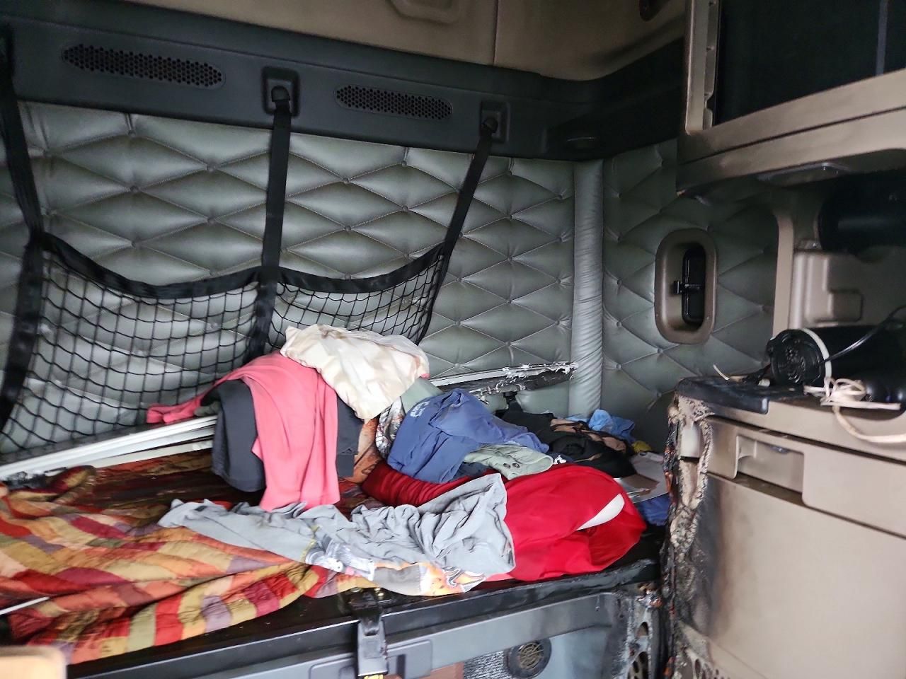 2016 Freightliner Cascadia 125 Semi Truck