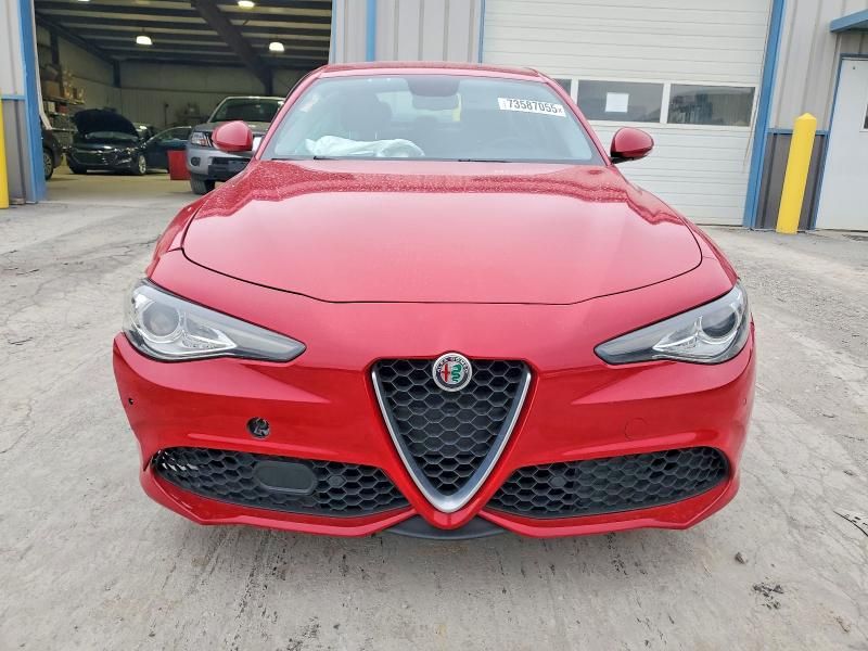 2017 Alfa Romeo Giulia ti Q4