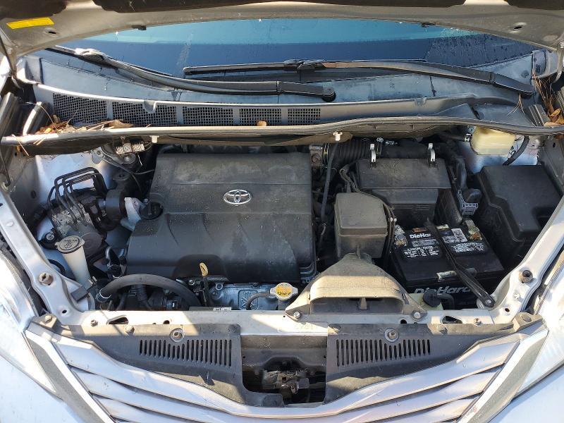 2016 Toyota Sienna xle 8-passenger