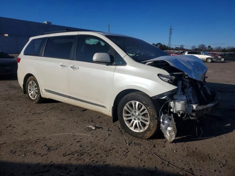 2015 Toyota Sienna xle