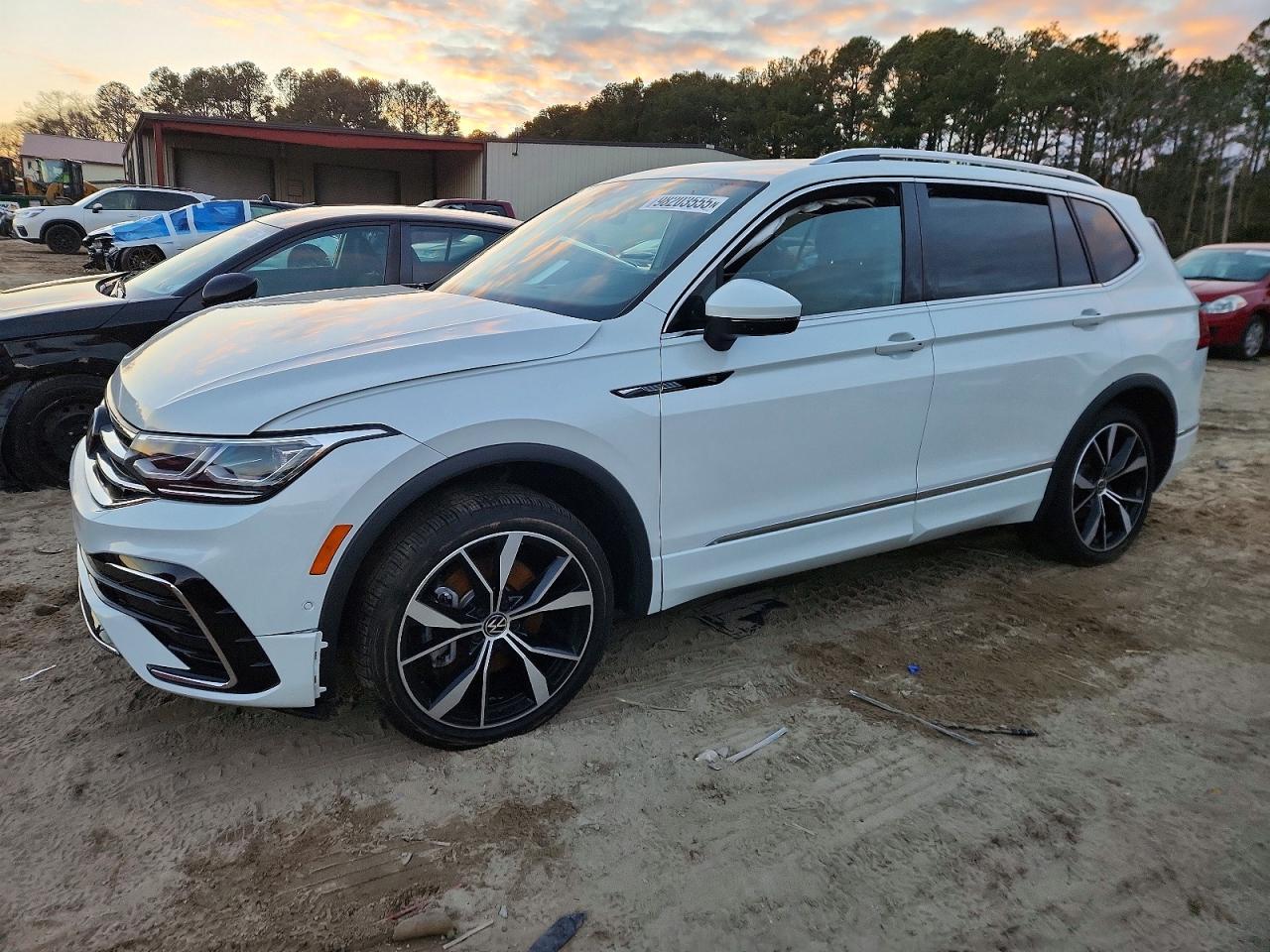2023 Volkswagen Tiguan sel R-line Black
