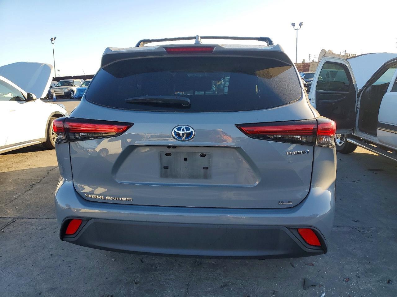 2022 Toyota Highlander Hybrid xle