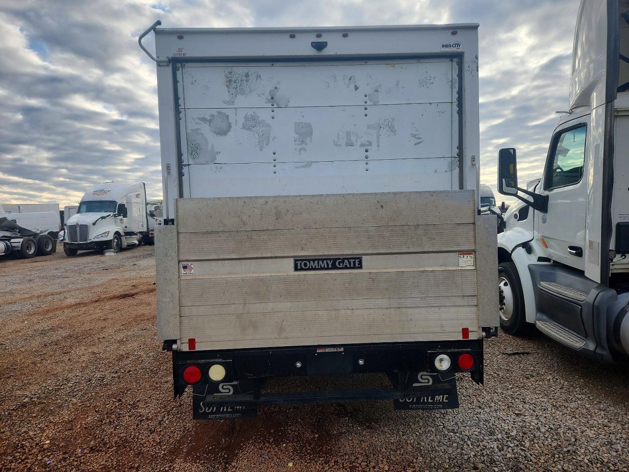 2018 Chevrolet Express BOX Truck