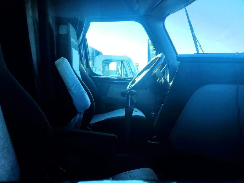 2019 Freightliner Cascadia 126 Semi Truck