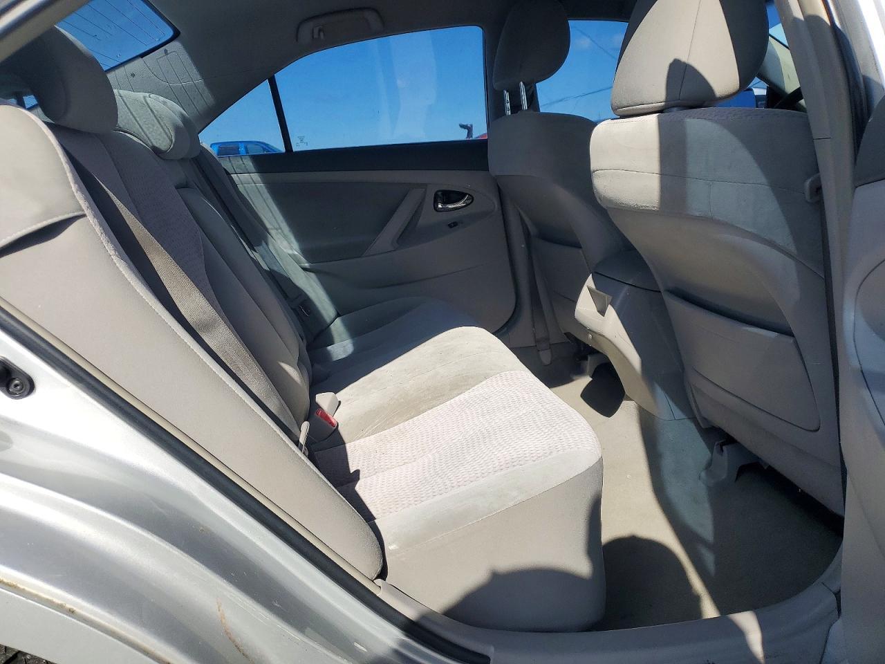 2011 Toyota Camry le