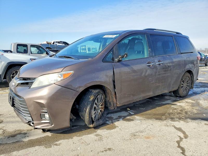 2018 Toyota Sienna xle 8-passenger