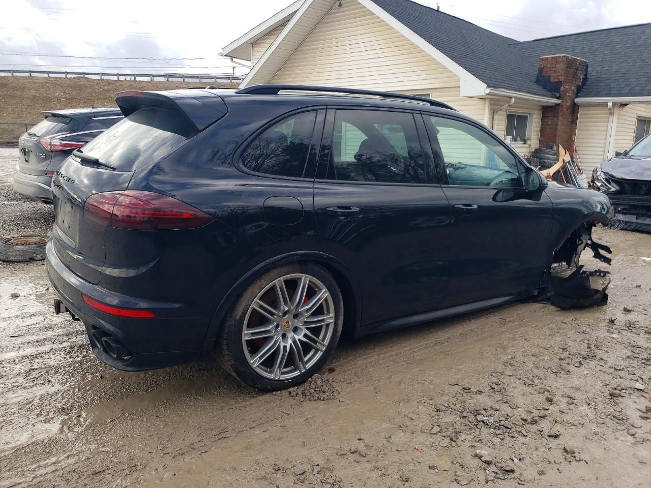 2017 Porsche Cayenne gts
