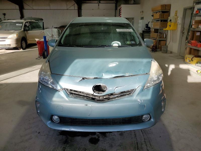 2014 Toyota Prius v Five