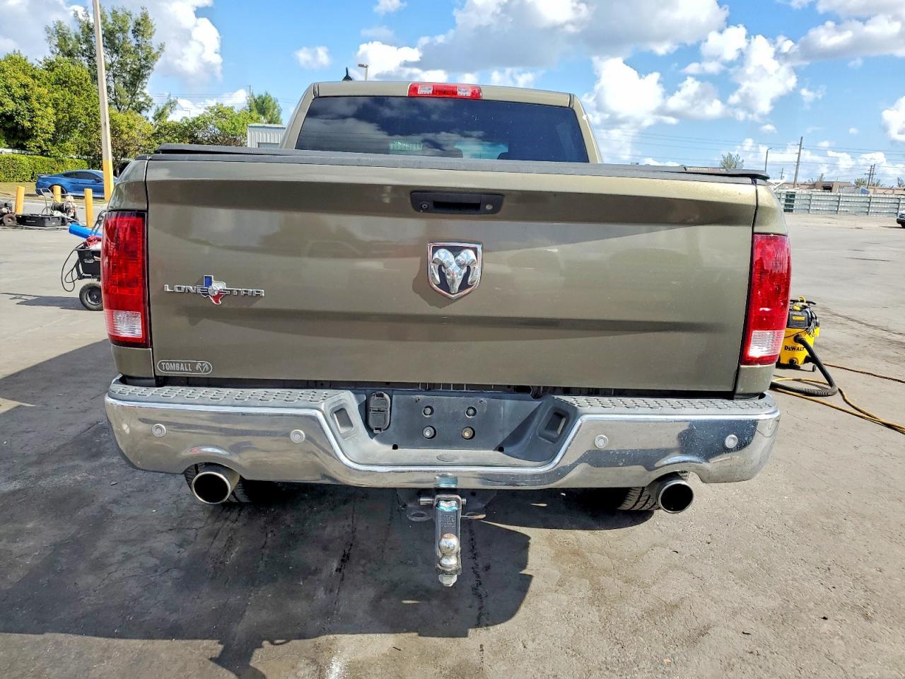 2015 Dodge Ram 1500 slt