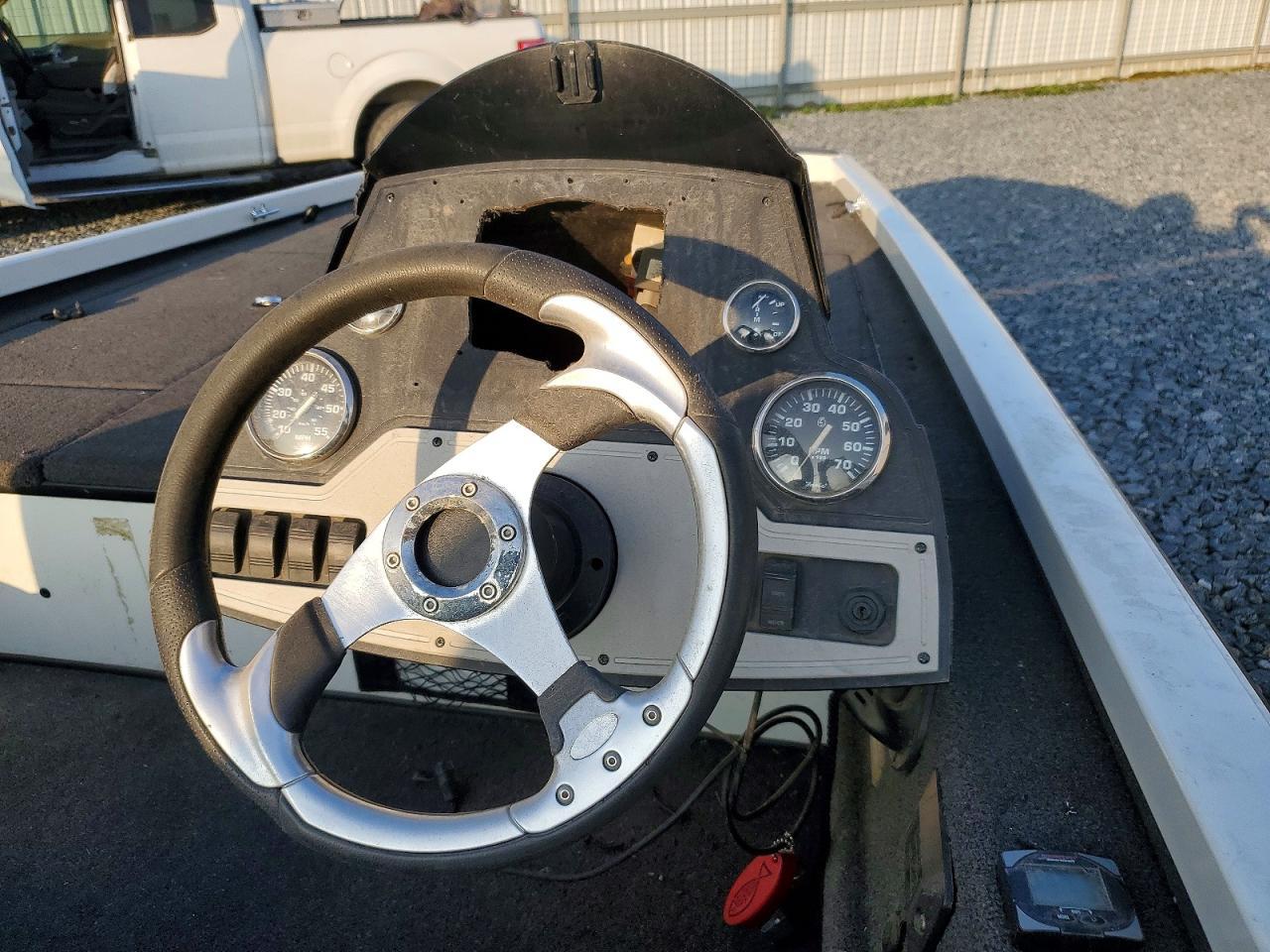2014 Land Rover 2014 Landau Boat CO Boat