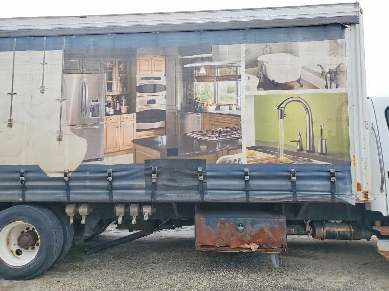 2015 Freightliner Business Class M2 box Truck