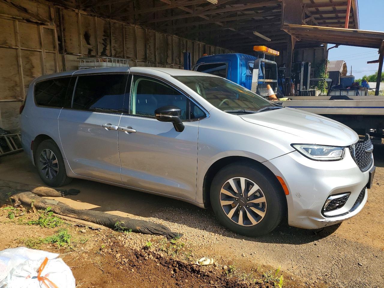 2024 Chrysler Pacifica Hybrid Select