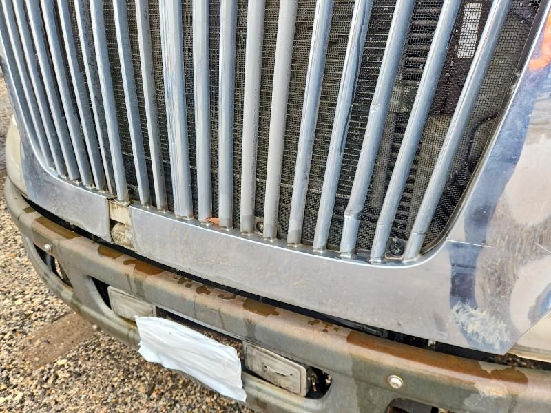 2016 International 8600 Semi Truck