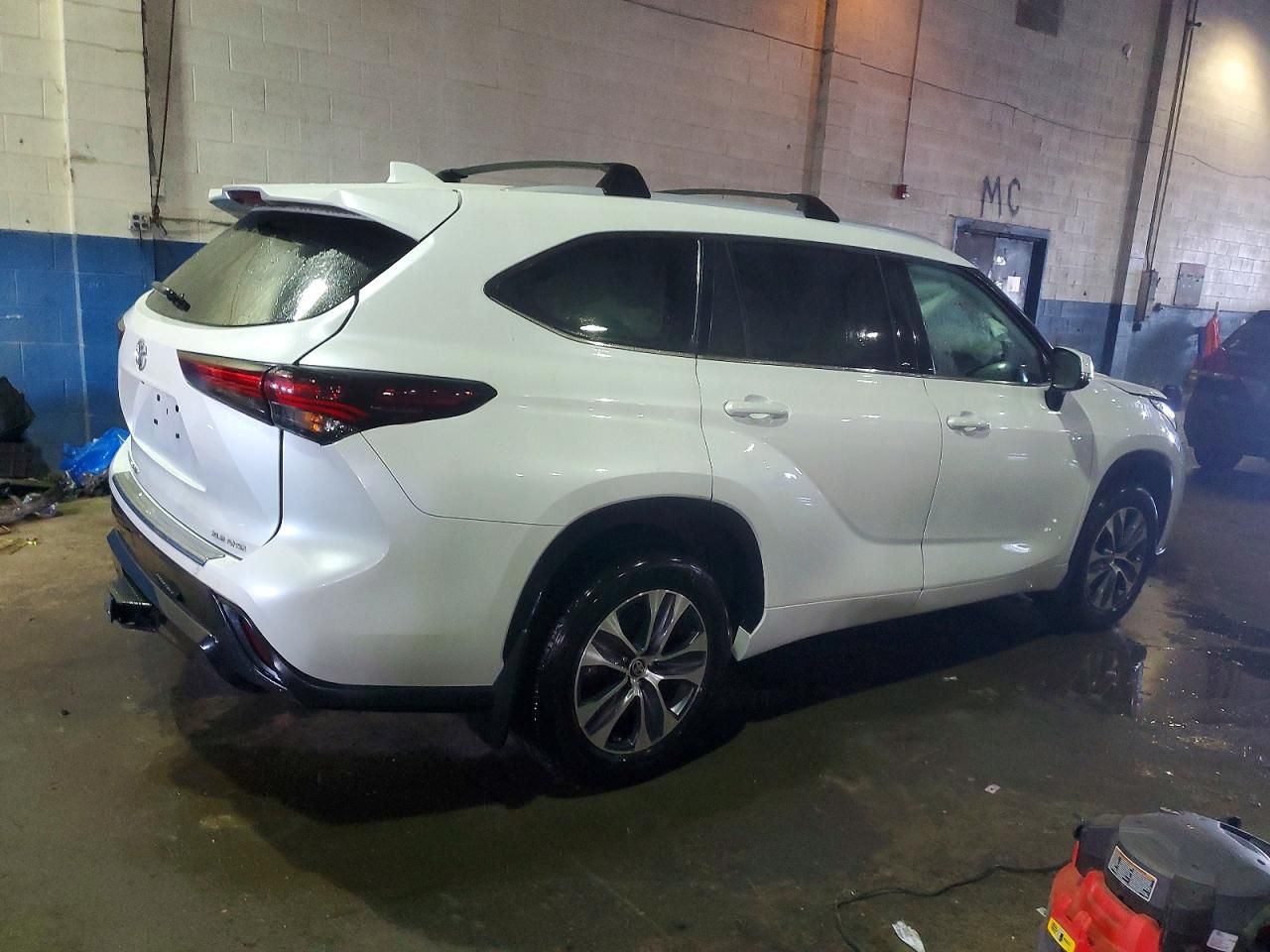 2024 Toyota Highlander le