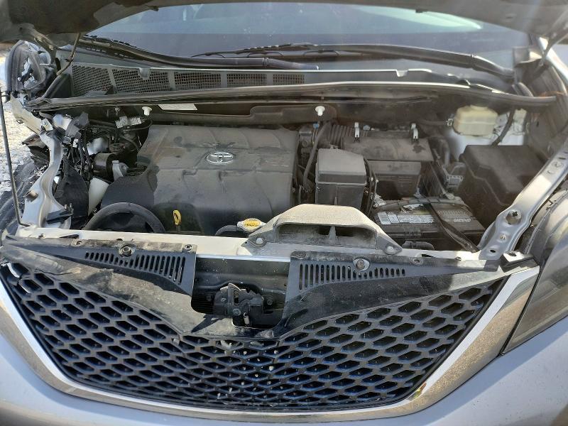 2015 Toyota Sienna Sport