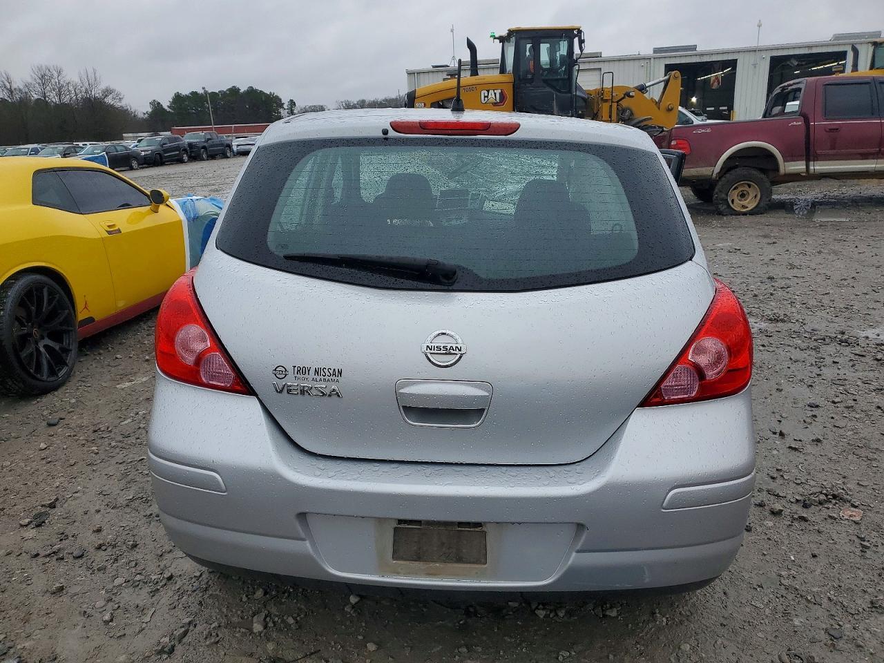 2010 Niss Versa s