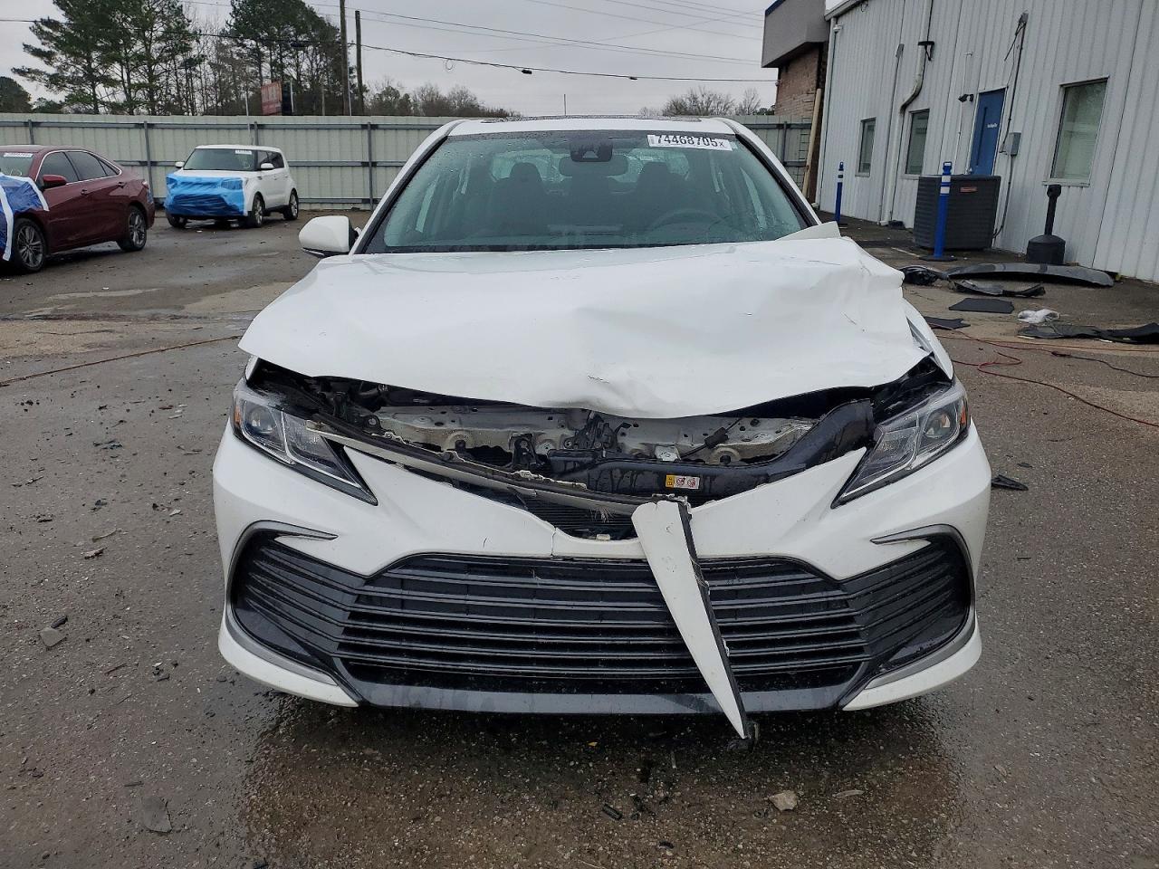 2021 Toyota Camry Hybrid le