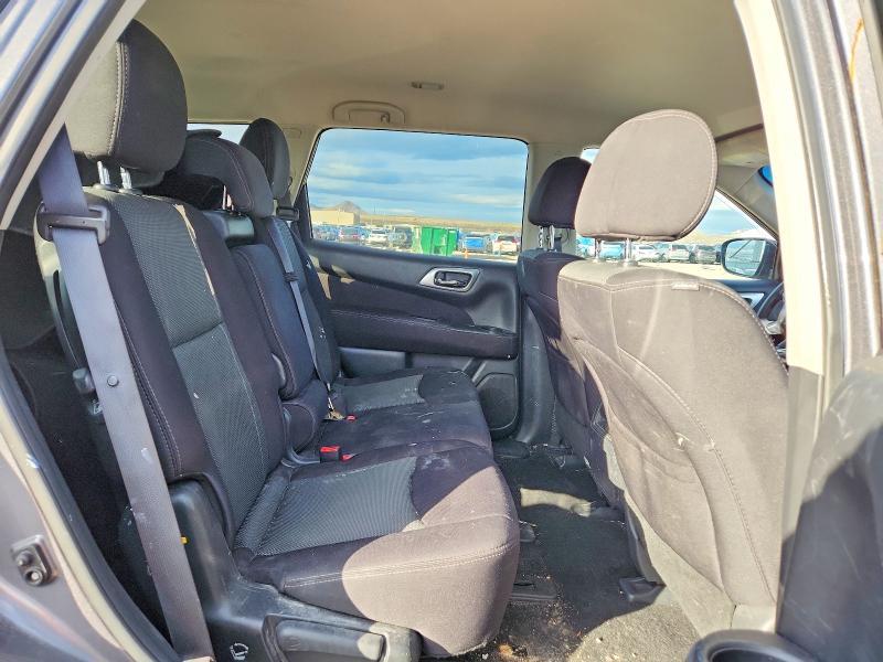 2017 Nissan Pathfinder s