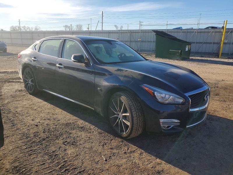 2016 Infiniti Q70 3.7
