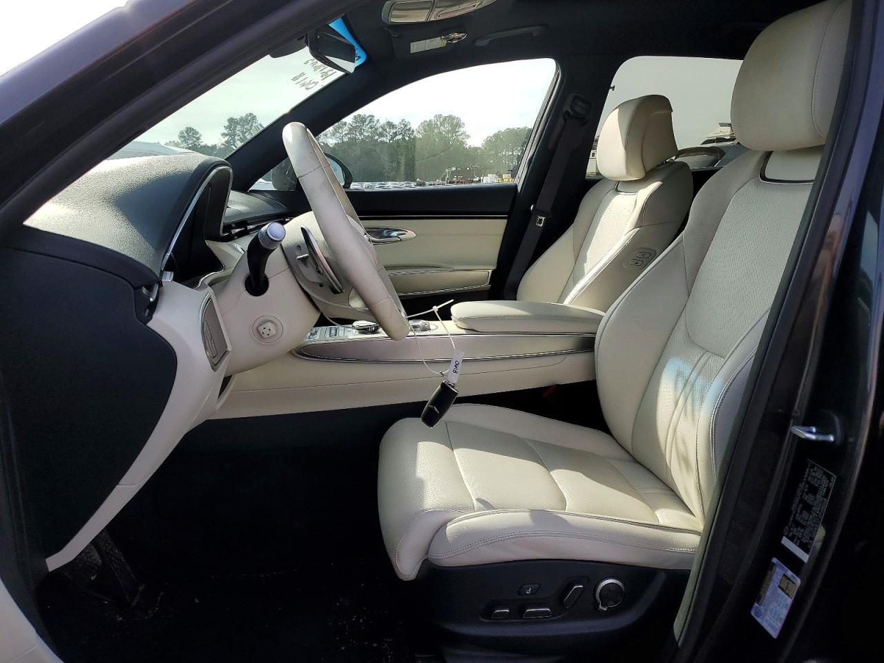 2023 Genesis Gv70 Base