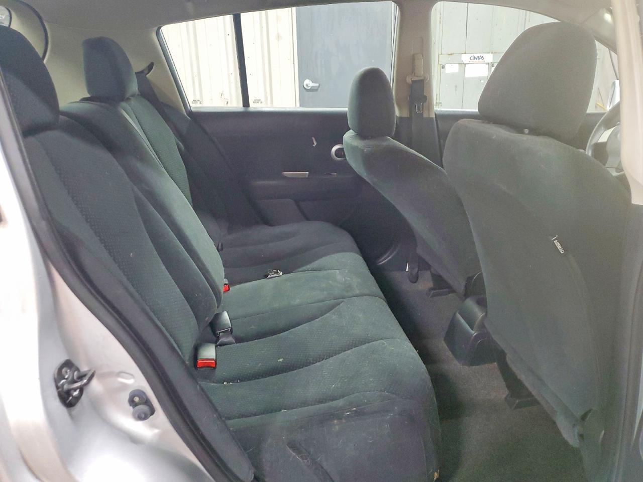2011 Nissan Versa s