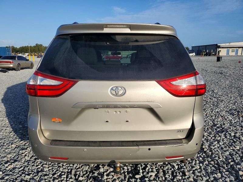 2015 Toyota Sienna xle
