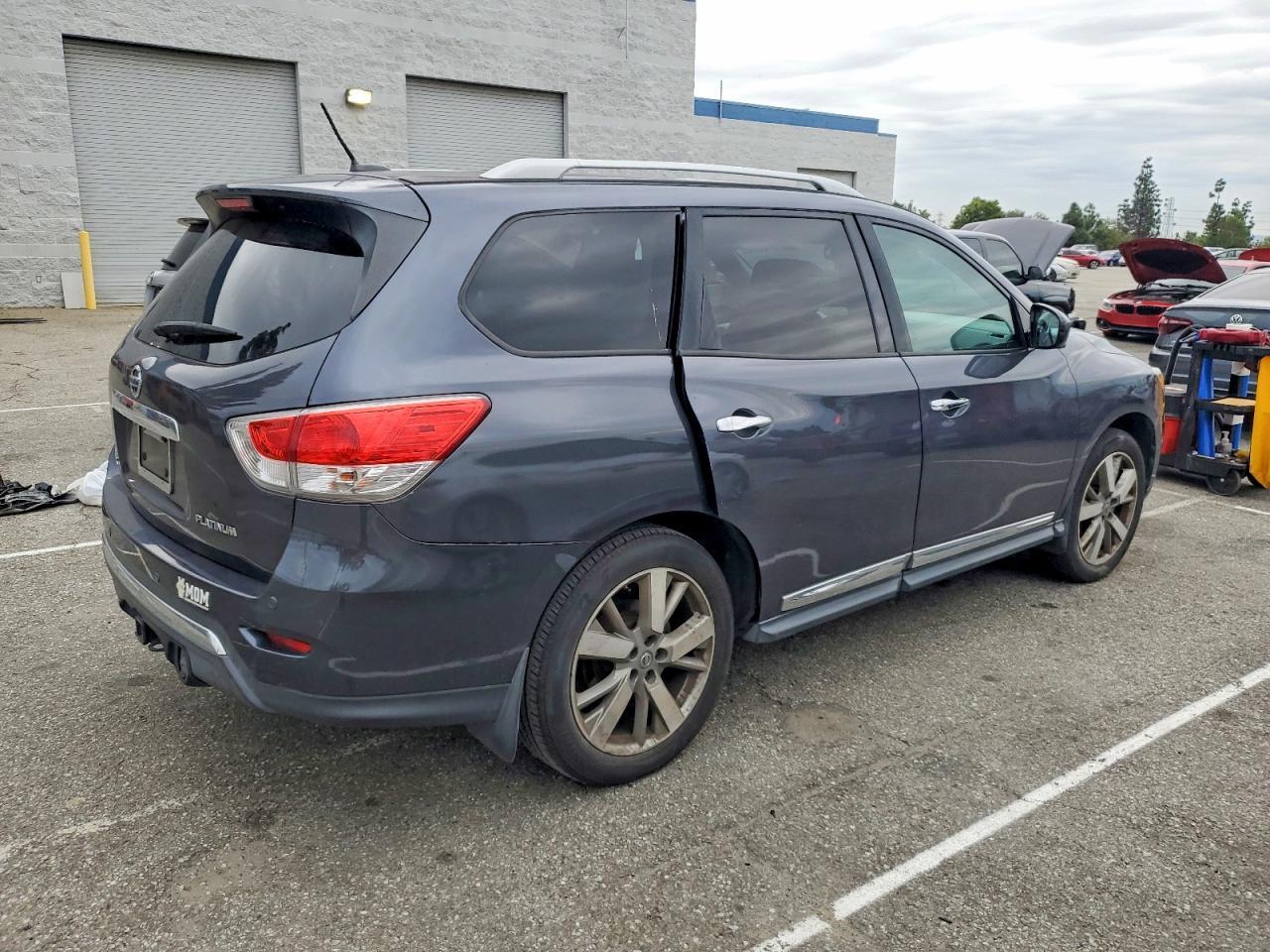 2013 Nissan Pathfinder s